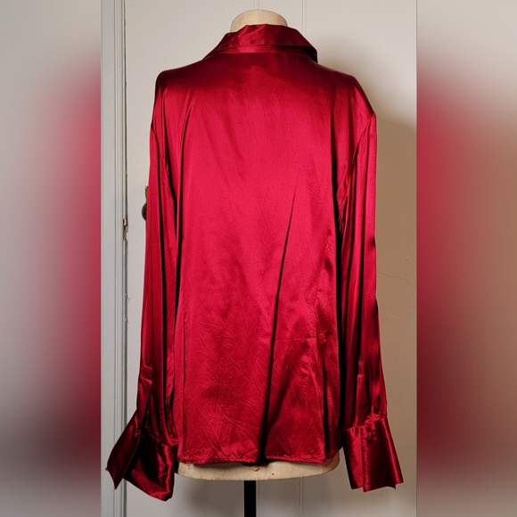 Charter Club silk red long-sleeved shirt.Size 18W. Cloth covered buttons. Pleats - Picture 2 of 5